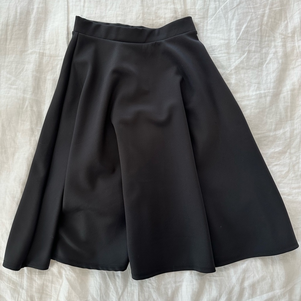 Black Forever 21 retro fit and flare skirt size small
